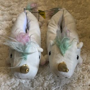 Women’s/Girls Unicorn slippers.